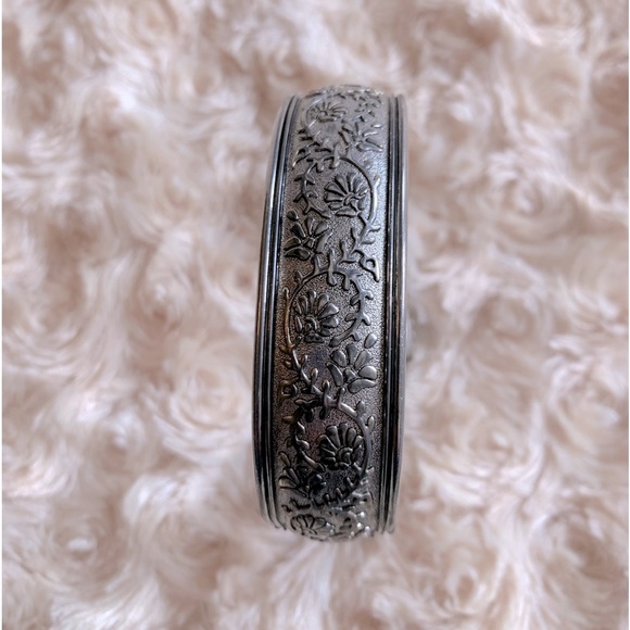 Kim Roger’s Silvertone Floral Design Bangle Watch - Picture 5 of 6